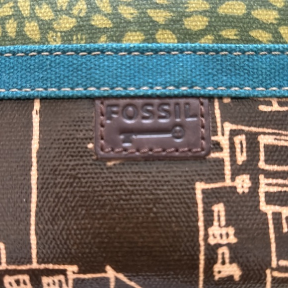 Fossil City Scene Wallet - Picture 2 of 11
